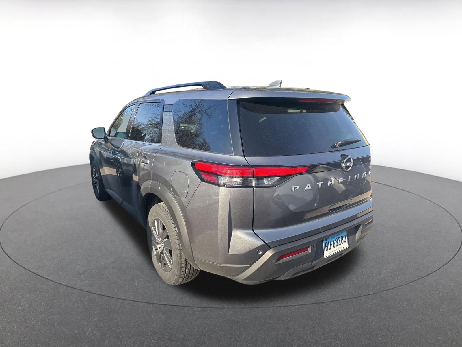 Used 2025 Nissan Pathfinder SV image 5