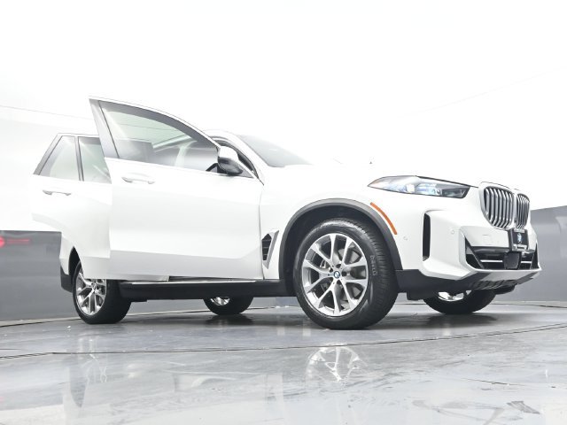 Certified 2024 BMW X5 xDrive40i w/ Premium Package AWD/4WD image 44