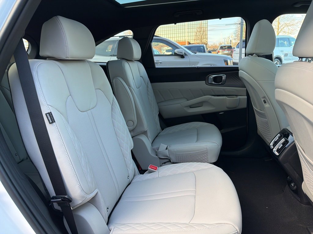 Used 2025 Kia Sorento SX Prestige image 16