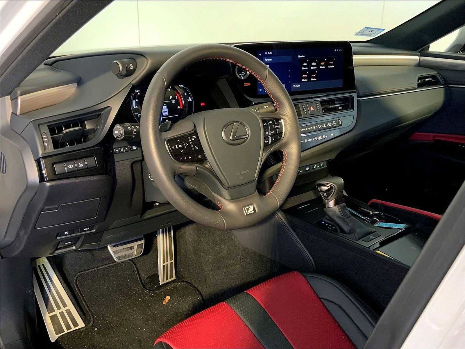 Used 2024 Lexus ES 350 F Sport w/ Technology Package FWD image 4