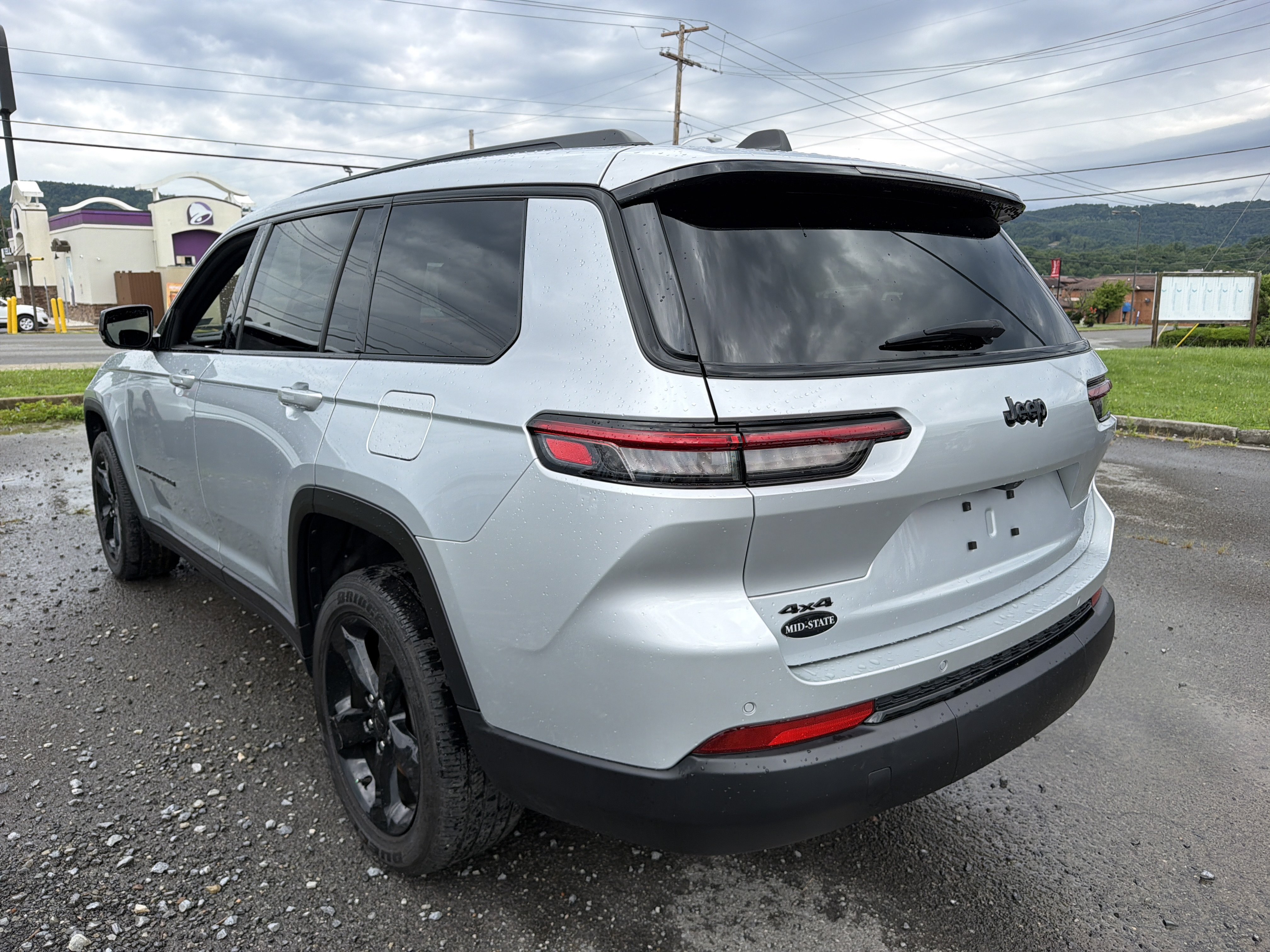 Used 2025 Jeep Grand Cherokee L Altitude AWD/4WD image 6