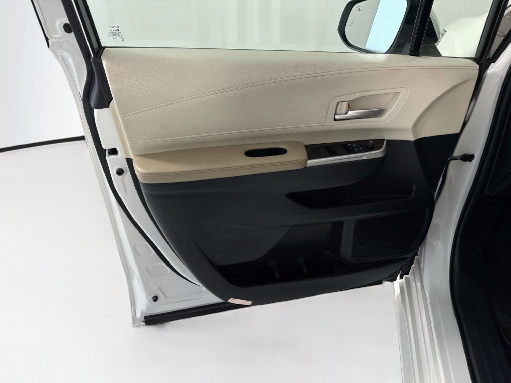 Used 2021 Toyota Sienna XLE FWD image 25