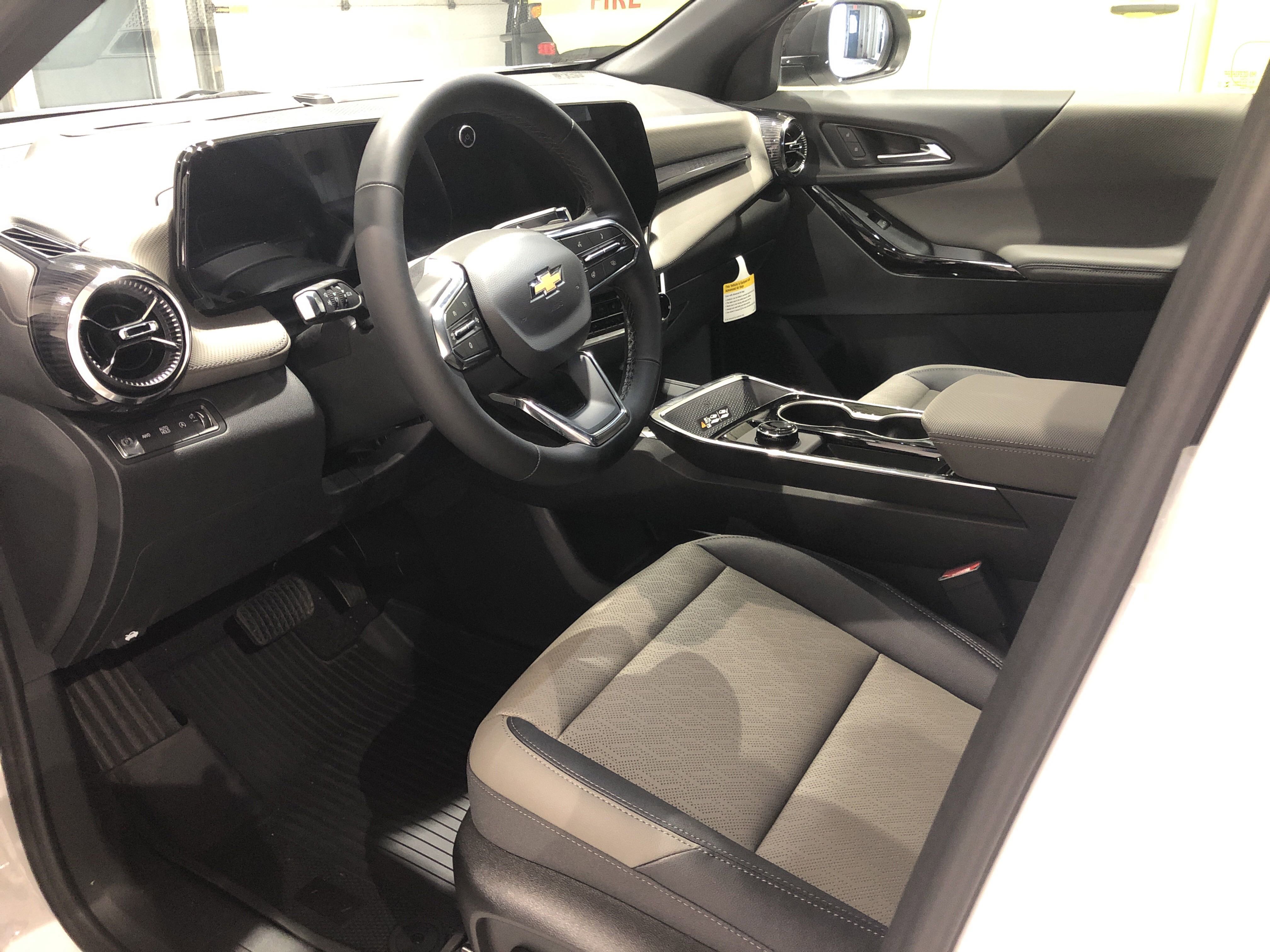 New 2026 Chevrolet Equinox LT w/ Convenience Package II image 6