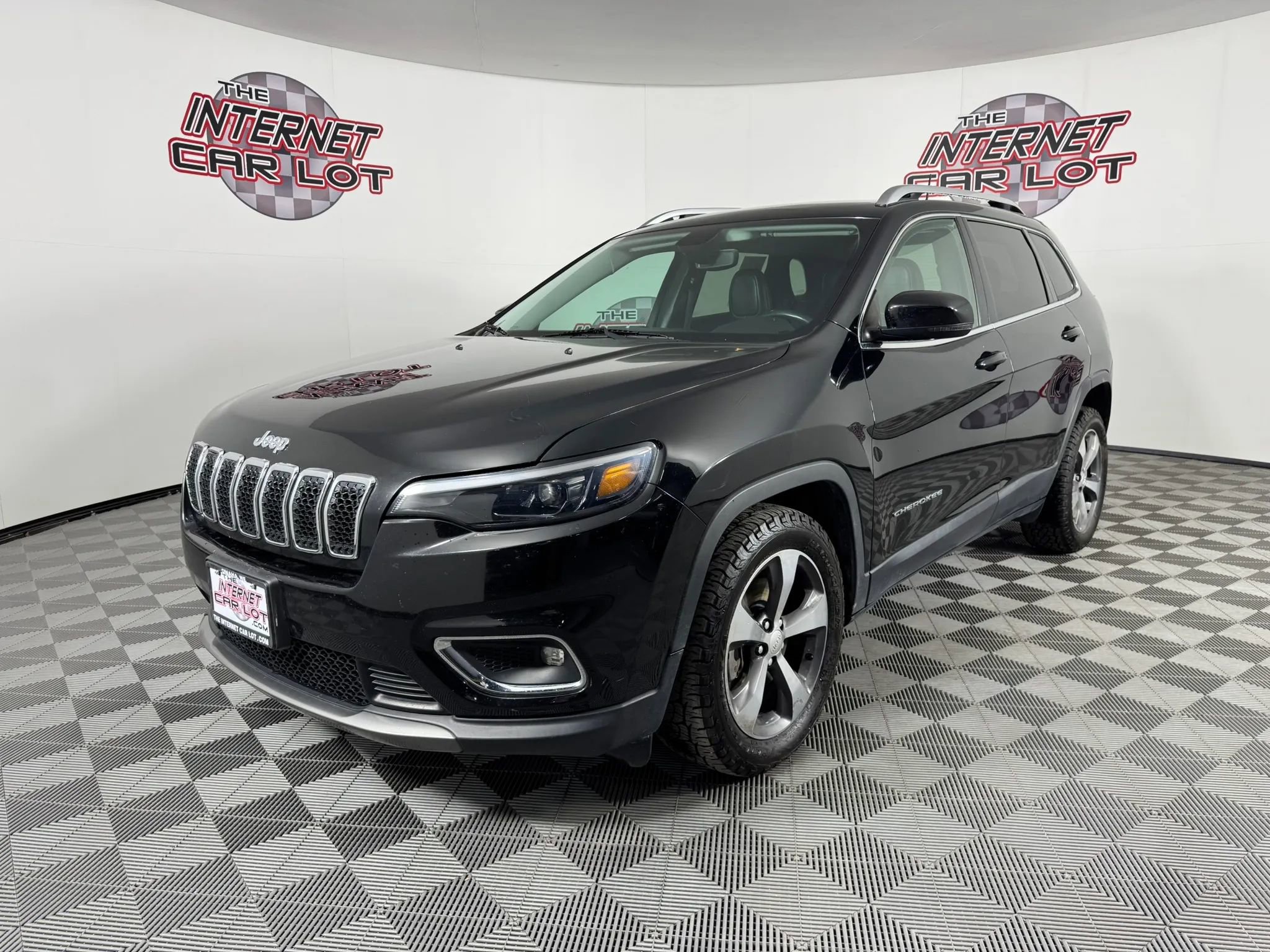 Used 2019 Jeep Cherokee Limited image 3