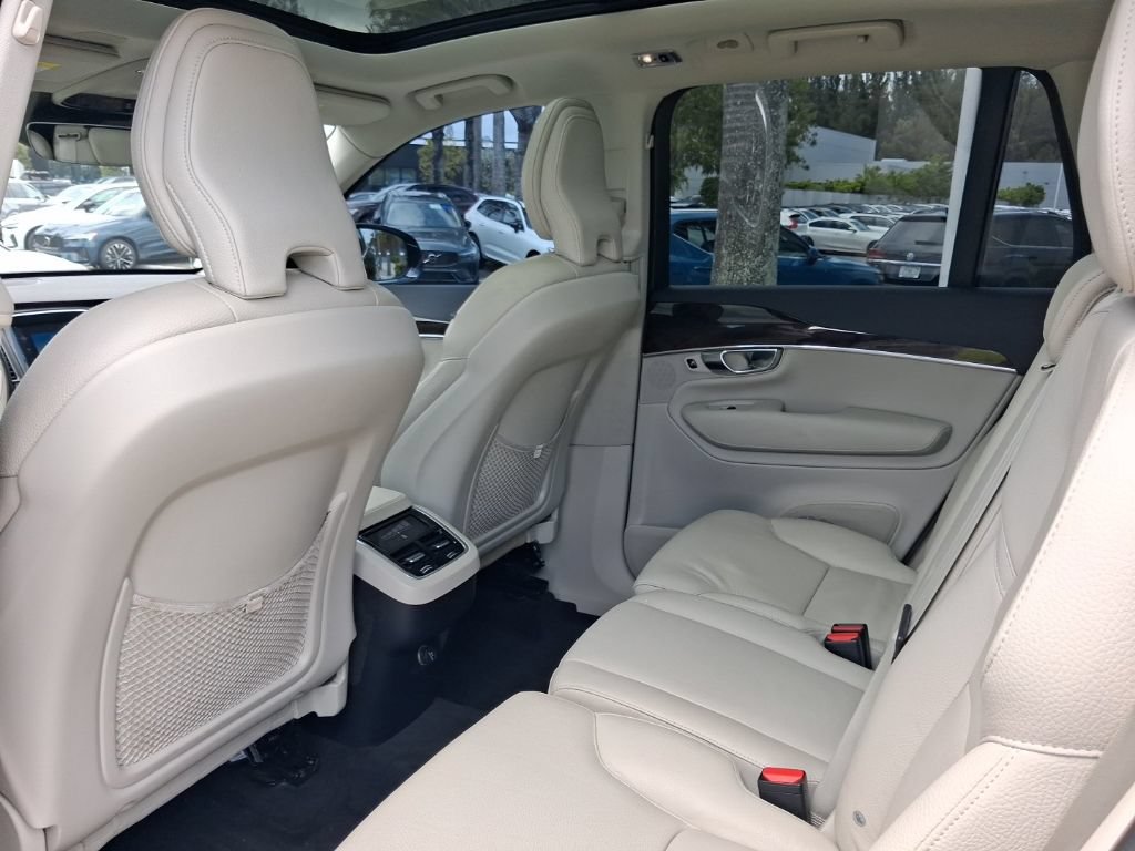 Used 2019 Volvo XC90 T6 Momentum AWD/4WD image 7