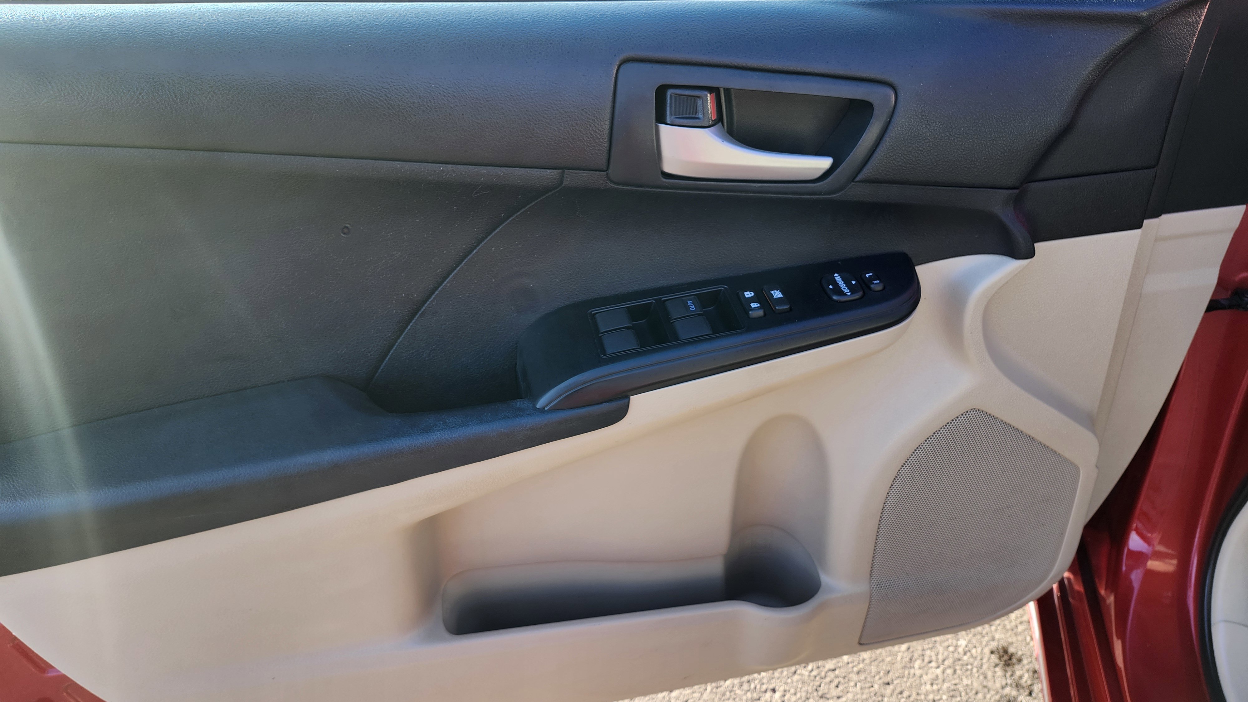 Used 2012 Toyota Camry LE image 23