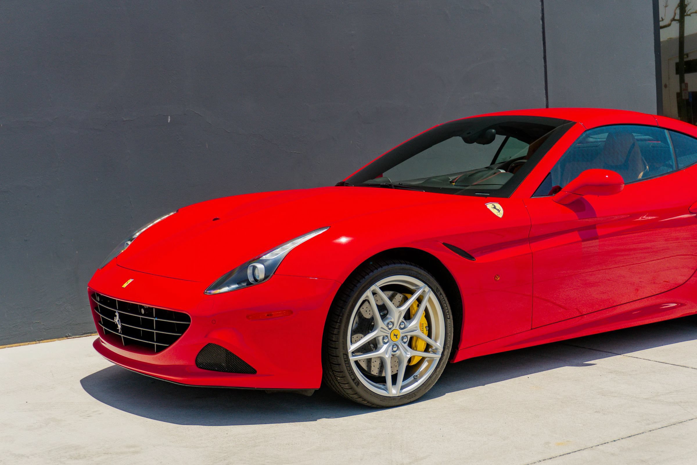 Used 2016 Ferrari California T RWD image 13