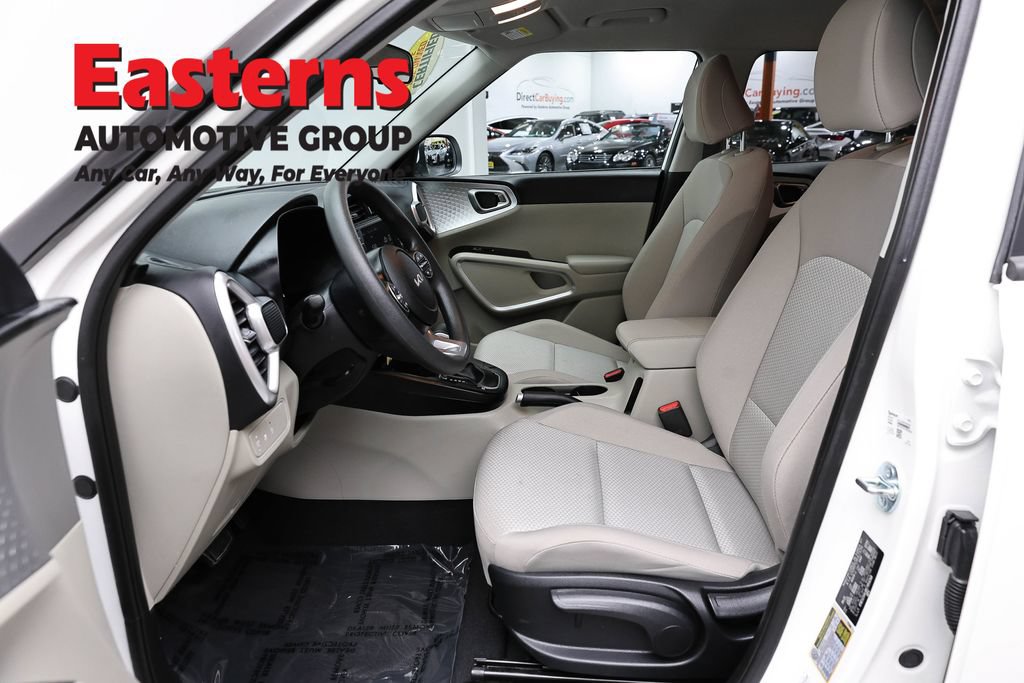 Used 2025 Kia Soul LX FWD image 14