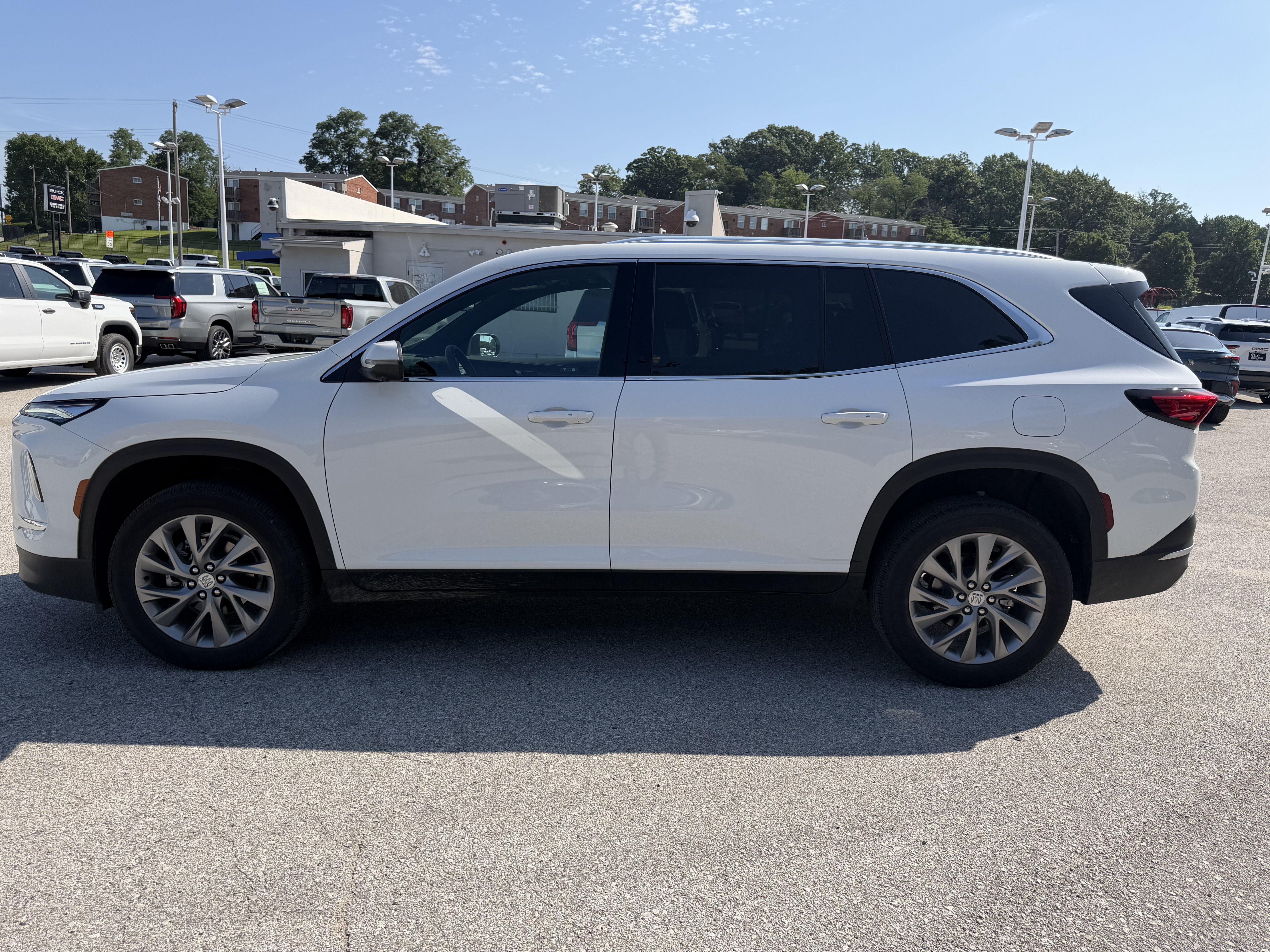 Used 2025 Buick Enclave Preferred FWD image 4