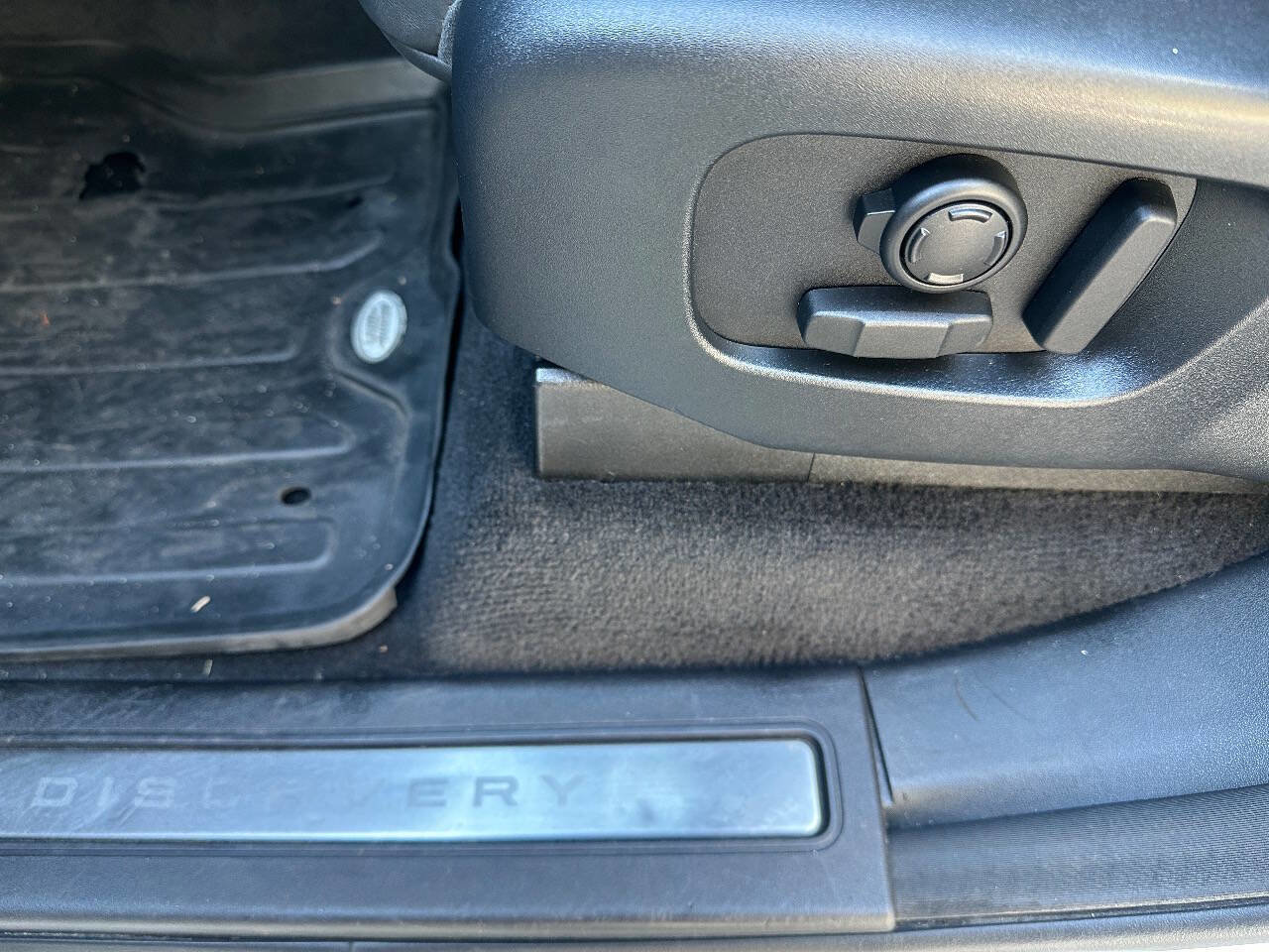 Used 2017 Land Rover Discovery HSE Luxury image 5