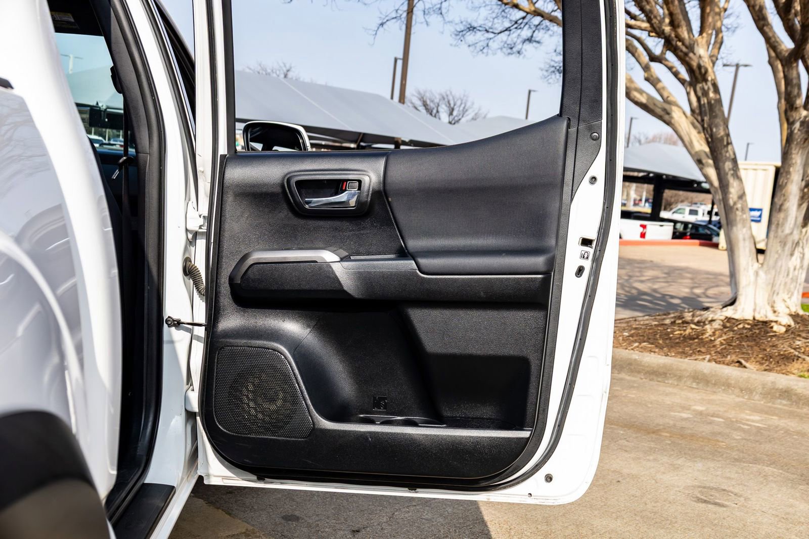 Used 2018 Toyota Tacoma TRD Off-Road w/ Technology Package image 37