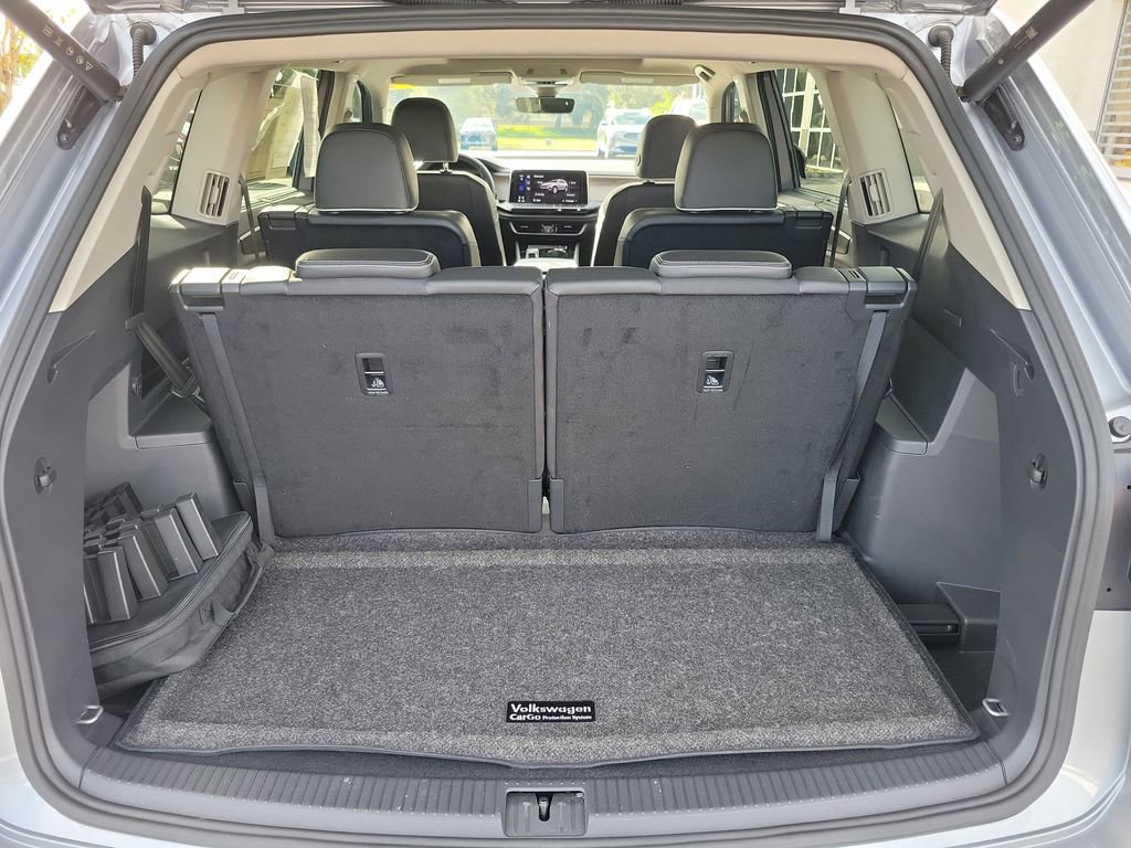 Used 2024 Volkswagen Atlas SEL Premium R-Line image 12