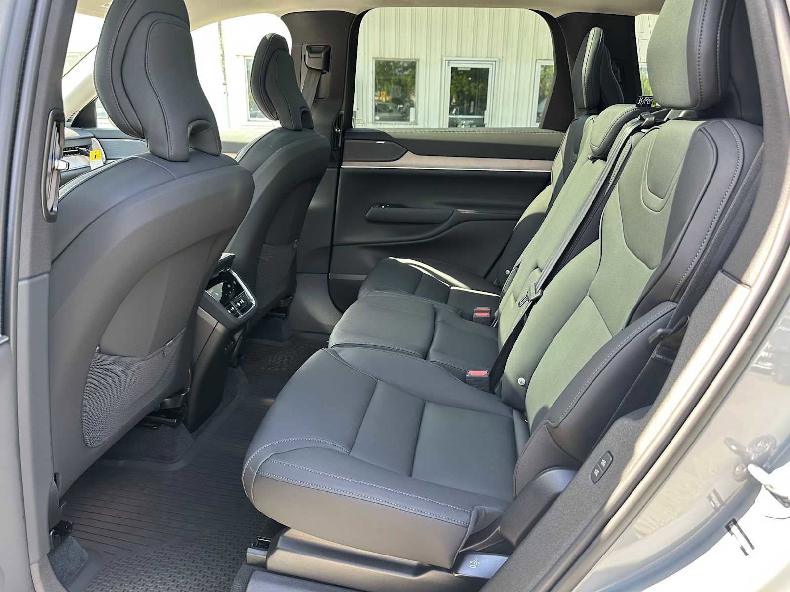 Used 2025 Volvo EX90 Plus w/ Protection Package Premier AWD/4WD image 15