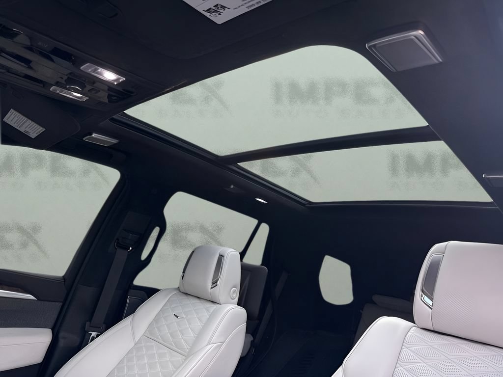 Used 2025 Cadillac Escalade Sport Platinum w/ LPO, ONYX Package AWD/4WD image 13
