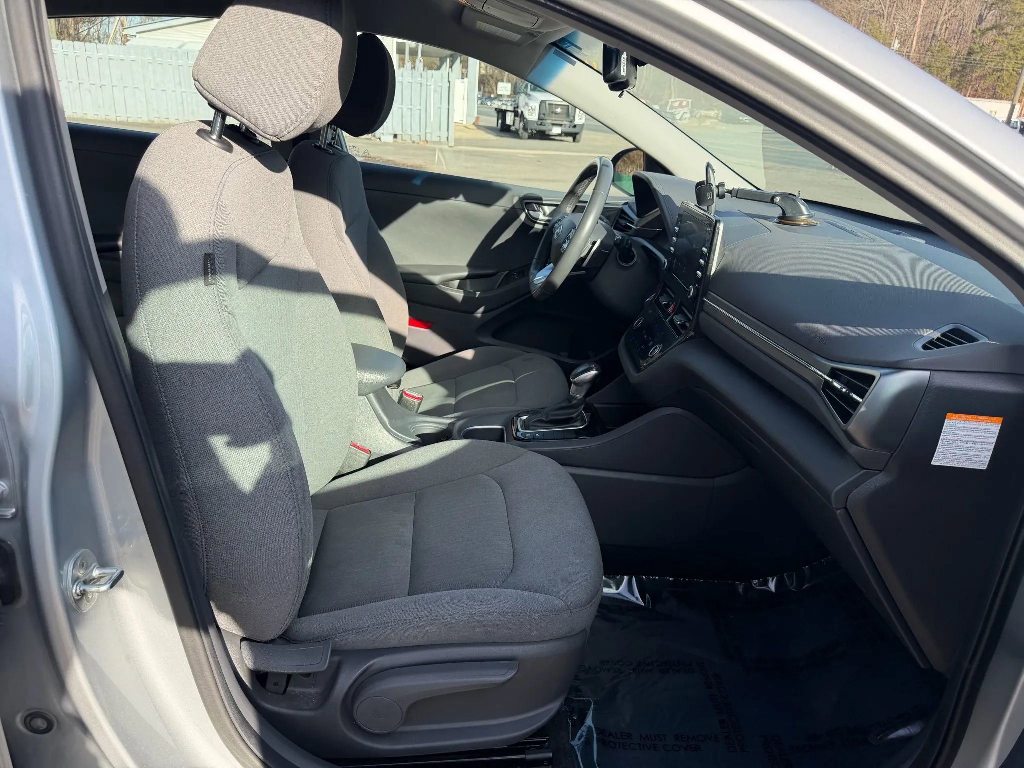 Used 2021 Hyundai Ioniq SE image 15