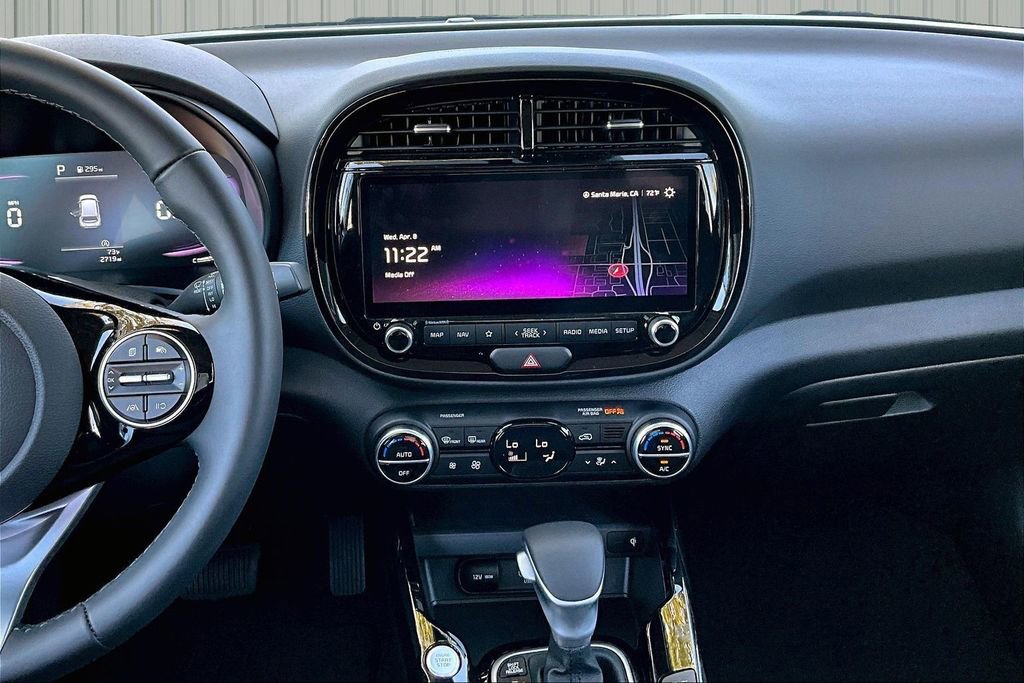 Used 2024 Kia Soul EX image 3