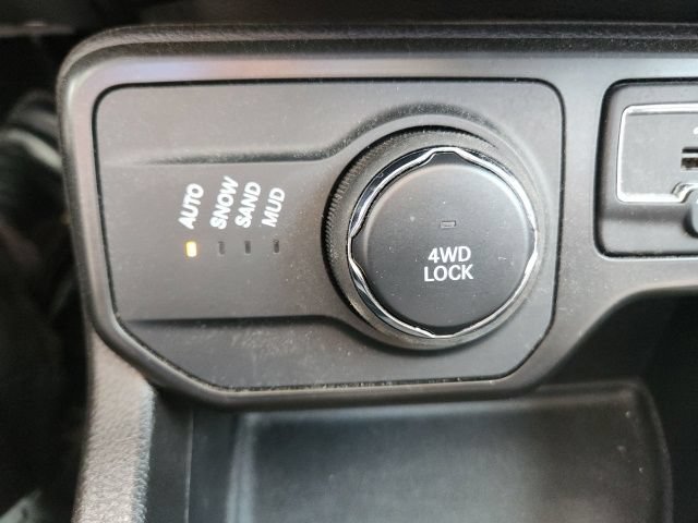 Used 2023 Jeep Renegade Altitude w/ Sun/Sound Group AWD/4WD image 30