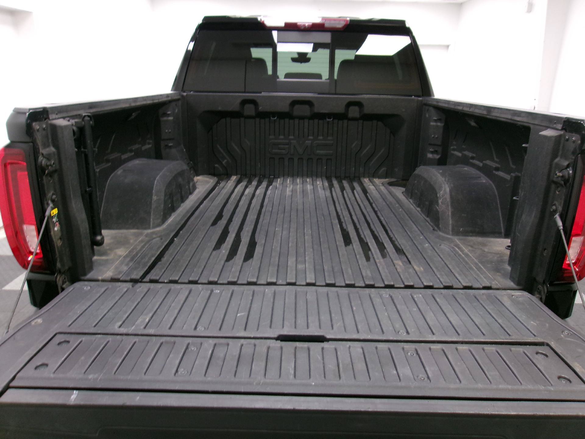 Used 2021 GMC Sierra 1500 Denali w/ Denali Carbonpro Edition AWD/4WD image 11