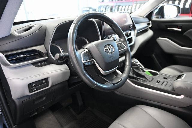 Used 2023 Toyota Highlander XLE image 24