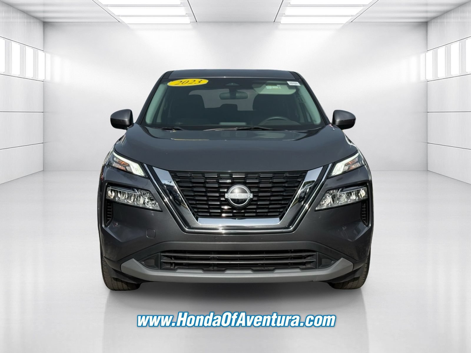 Used 2023 Nissan Rogue SV FWD image 2