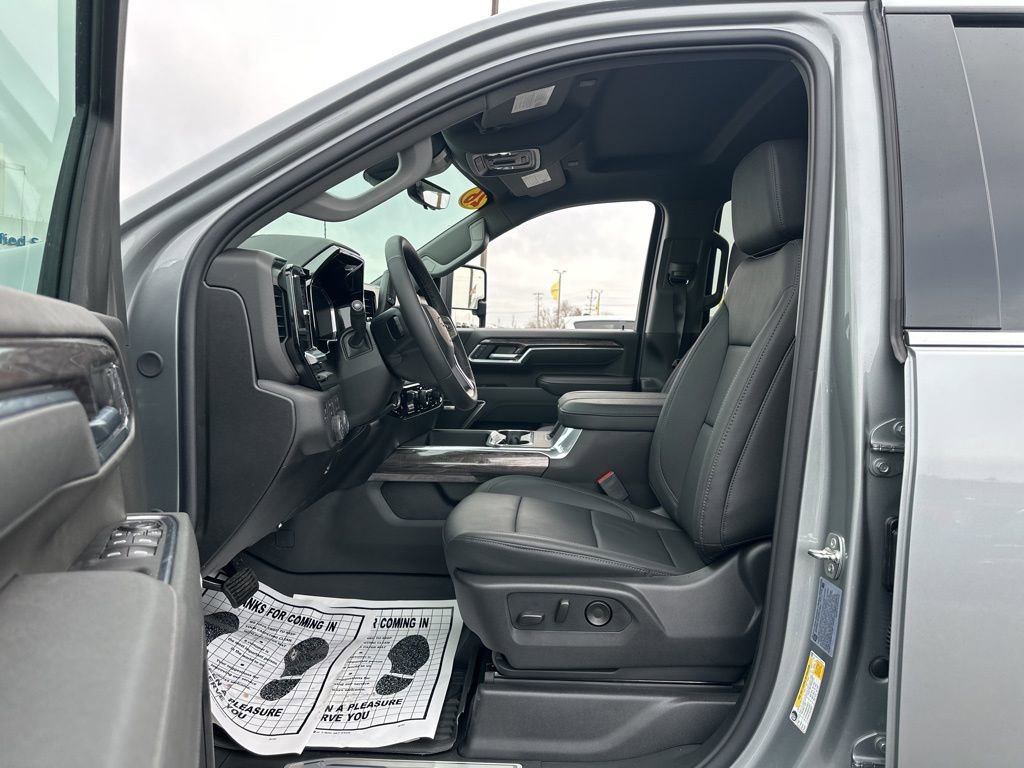 New 2026 Chevrolet Silverado 2500 LTZ w/ LTZ Convenience Package AWD/4WD image 8