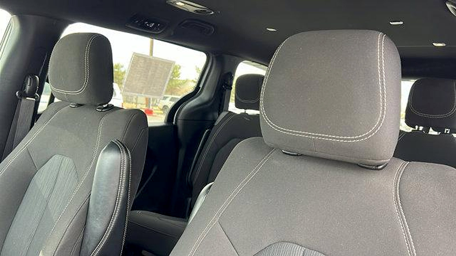 Used 2023 Chrysler Pacifica Touring image 17