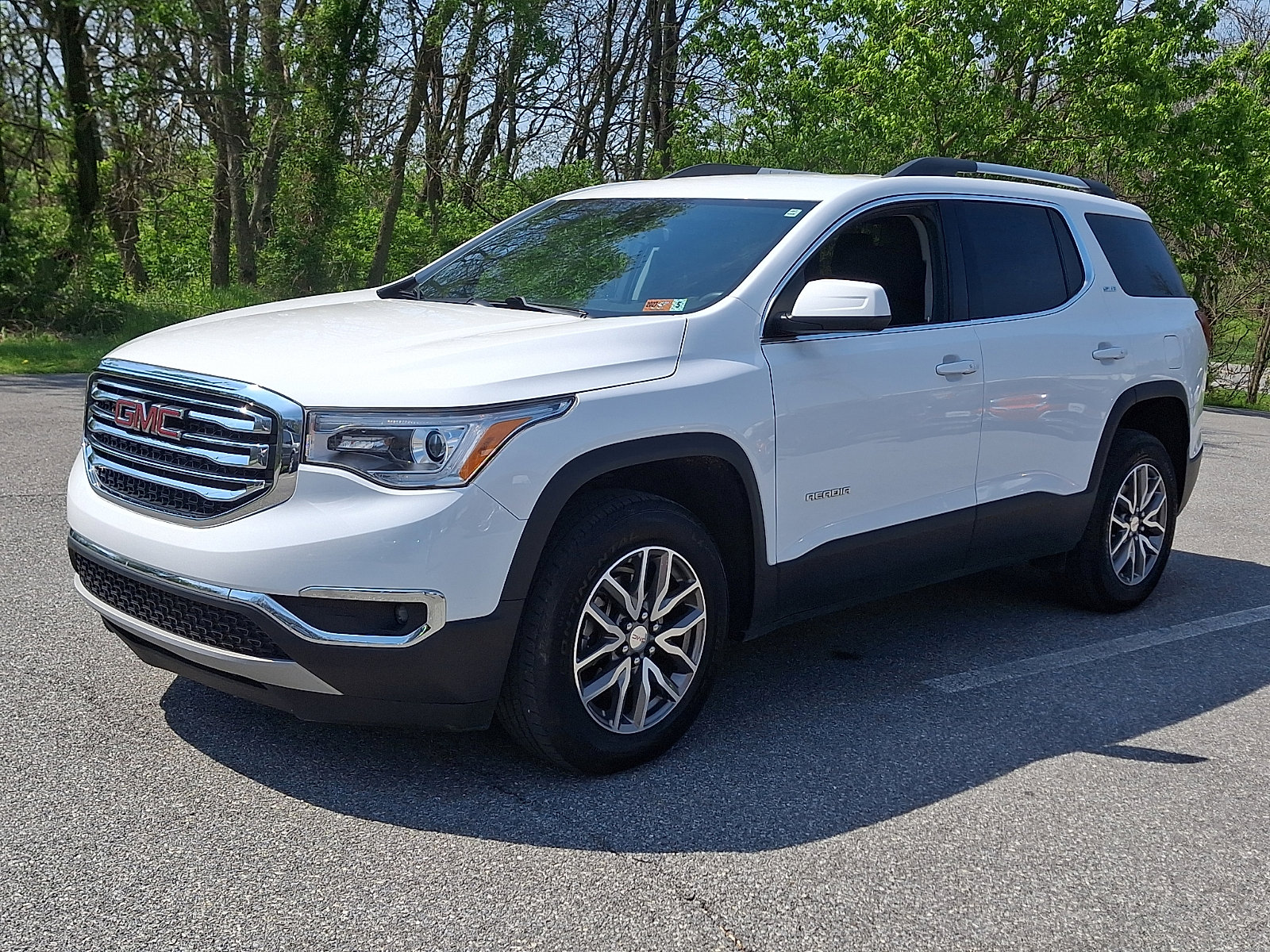 Used 2019 GMC Acadia SLE w/ Driver Alert Package I AWD/4WD image 3