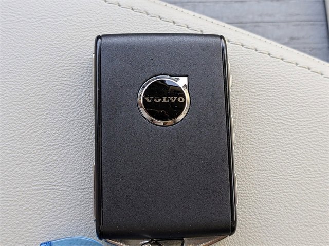 New 2025 Volvo XC60 B5 Plus w/ Climate Package image 32