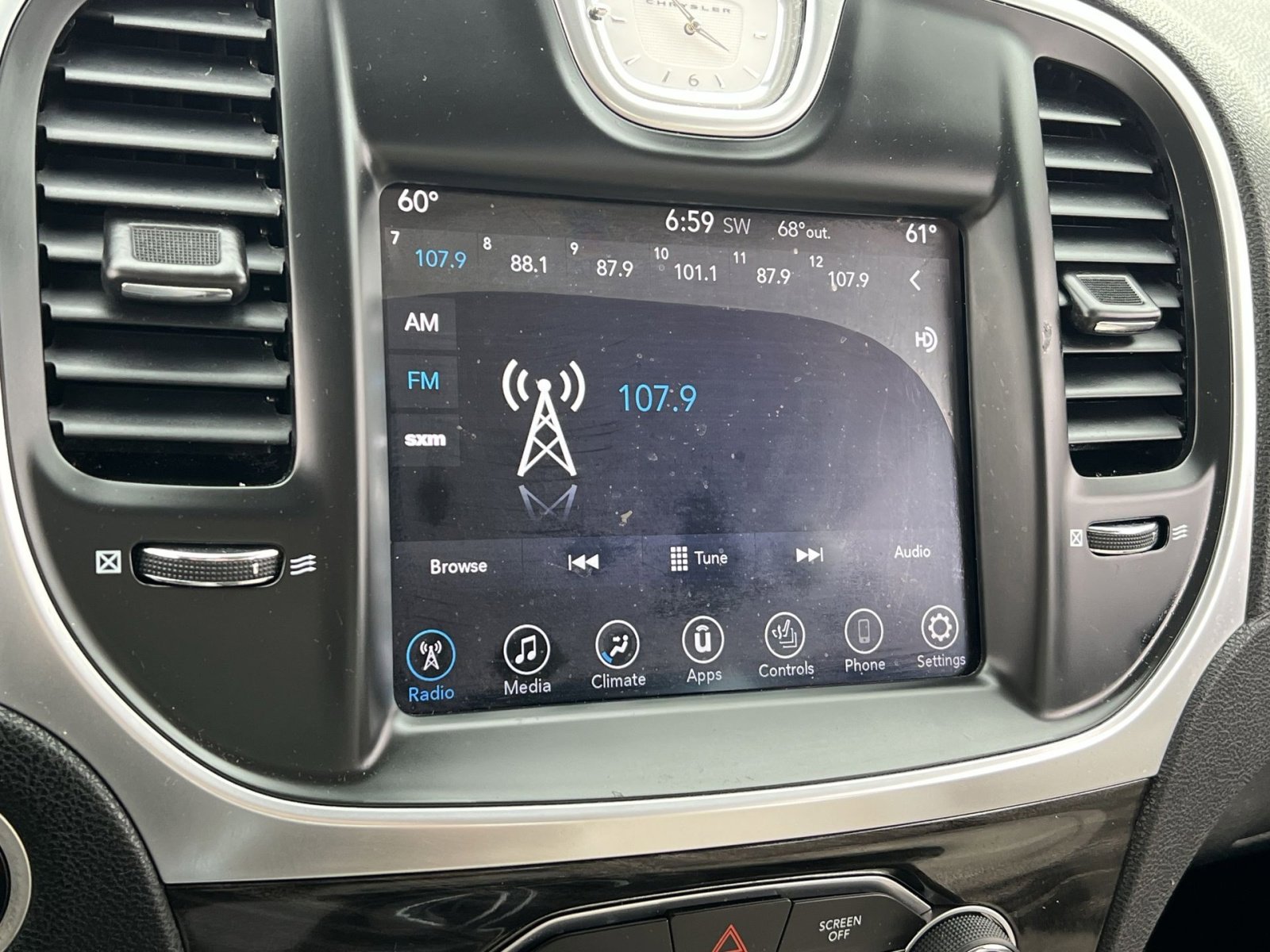 Used 2017 Chrysler 300 Limited image 15