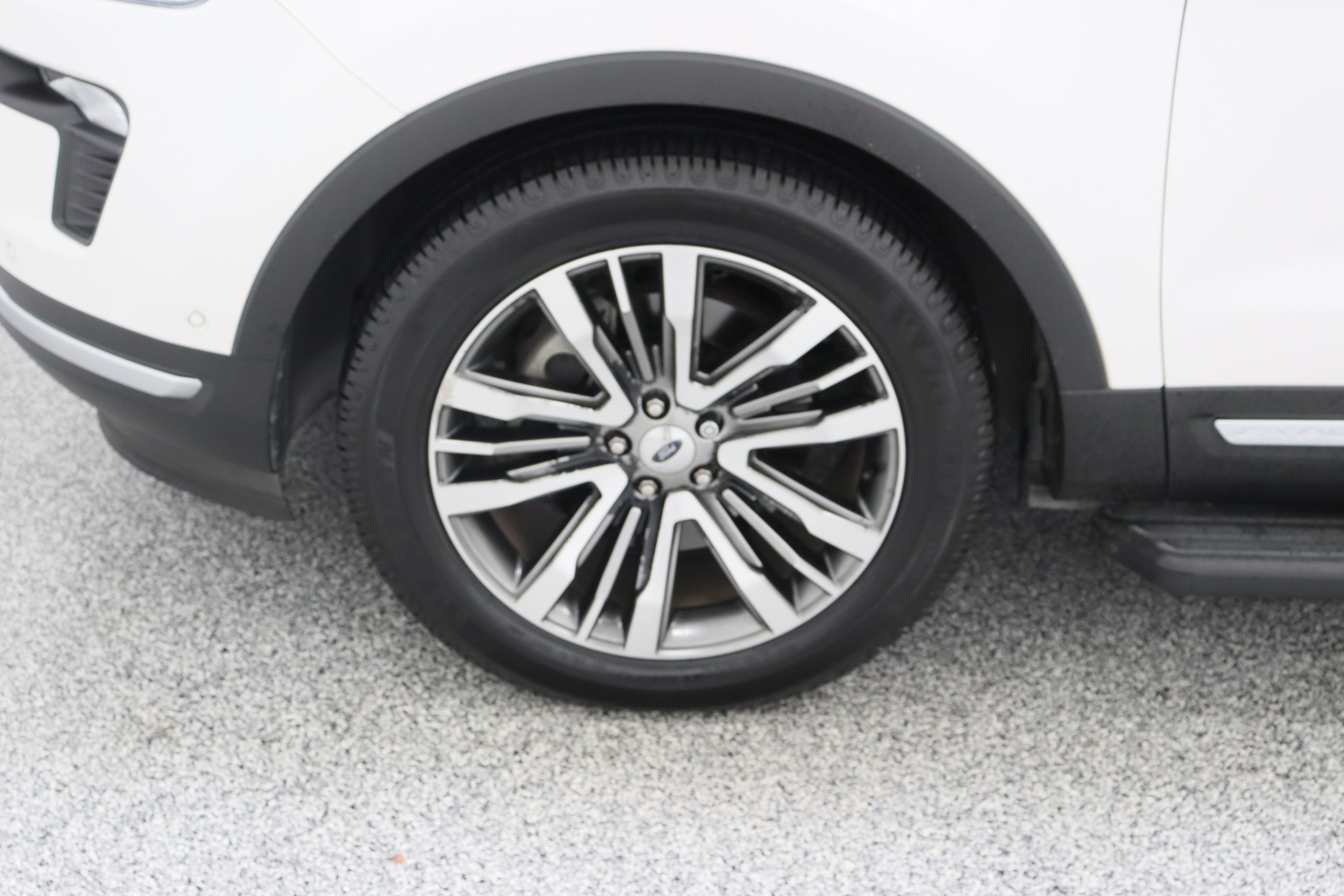 Used 2018 Ford Explorer Platinum AWD/4WD image 11