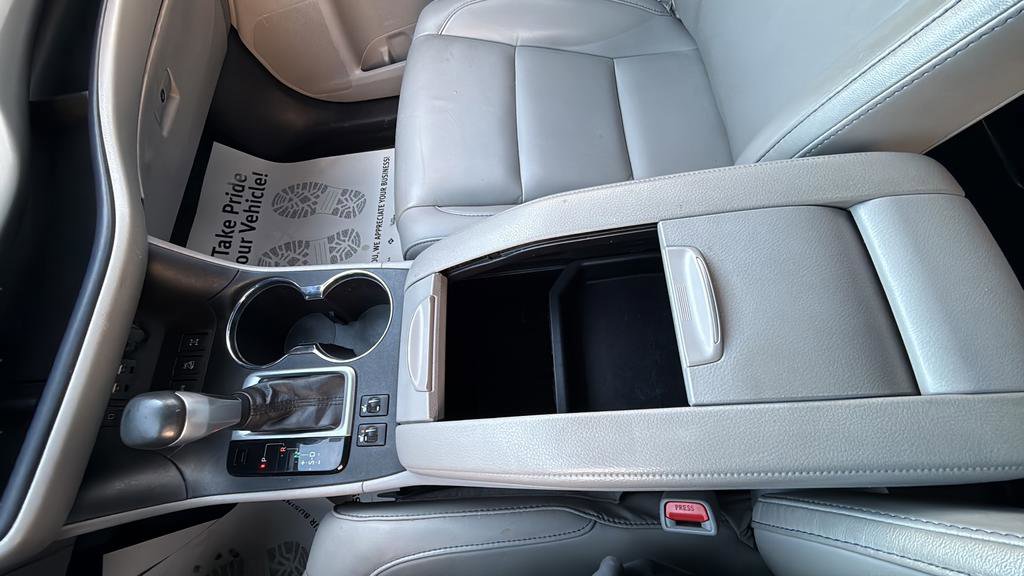 Used 2019 Toyota Highlander XLE image 24