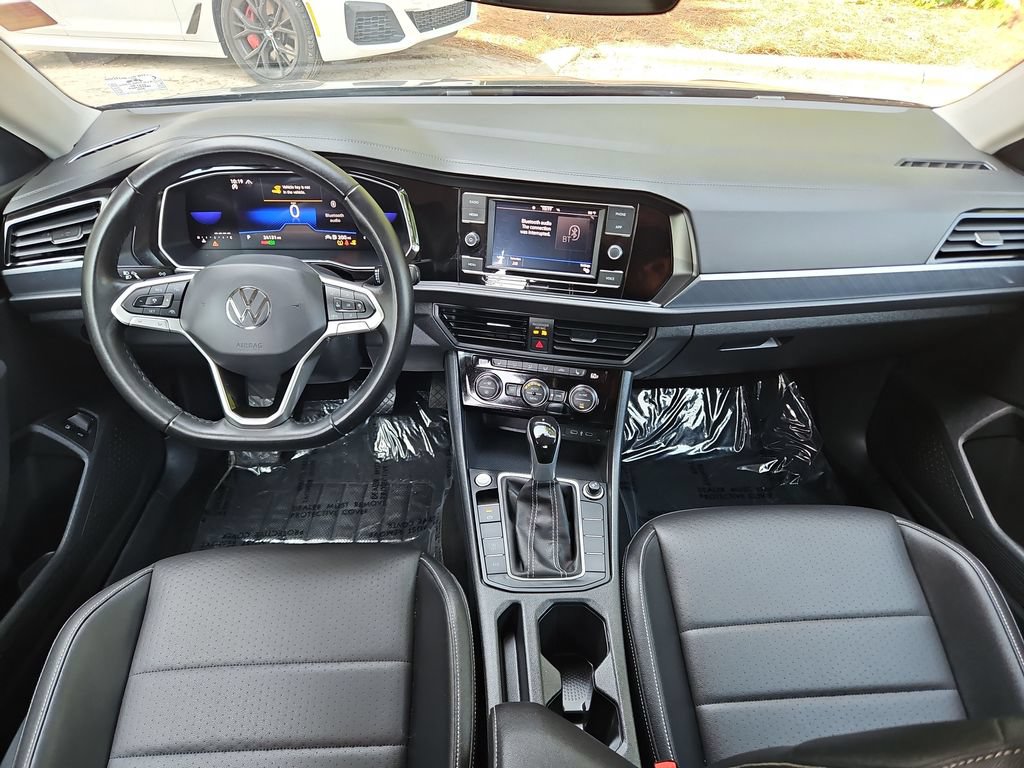 Used 2024 Volkswagen Jetta SE FWD image 9