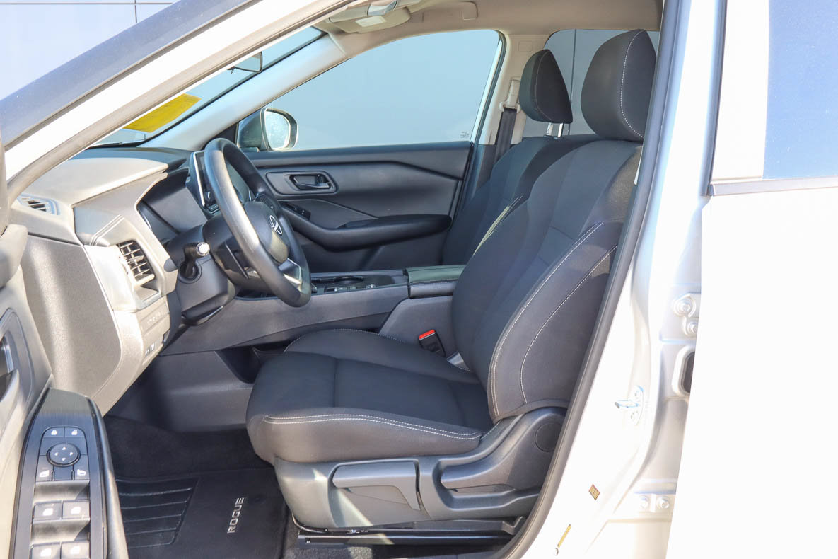 Used 2024 Nissan Rogue S FWD image 7