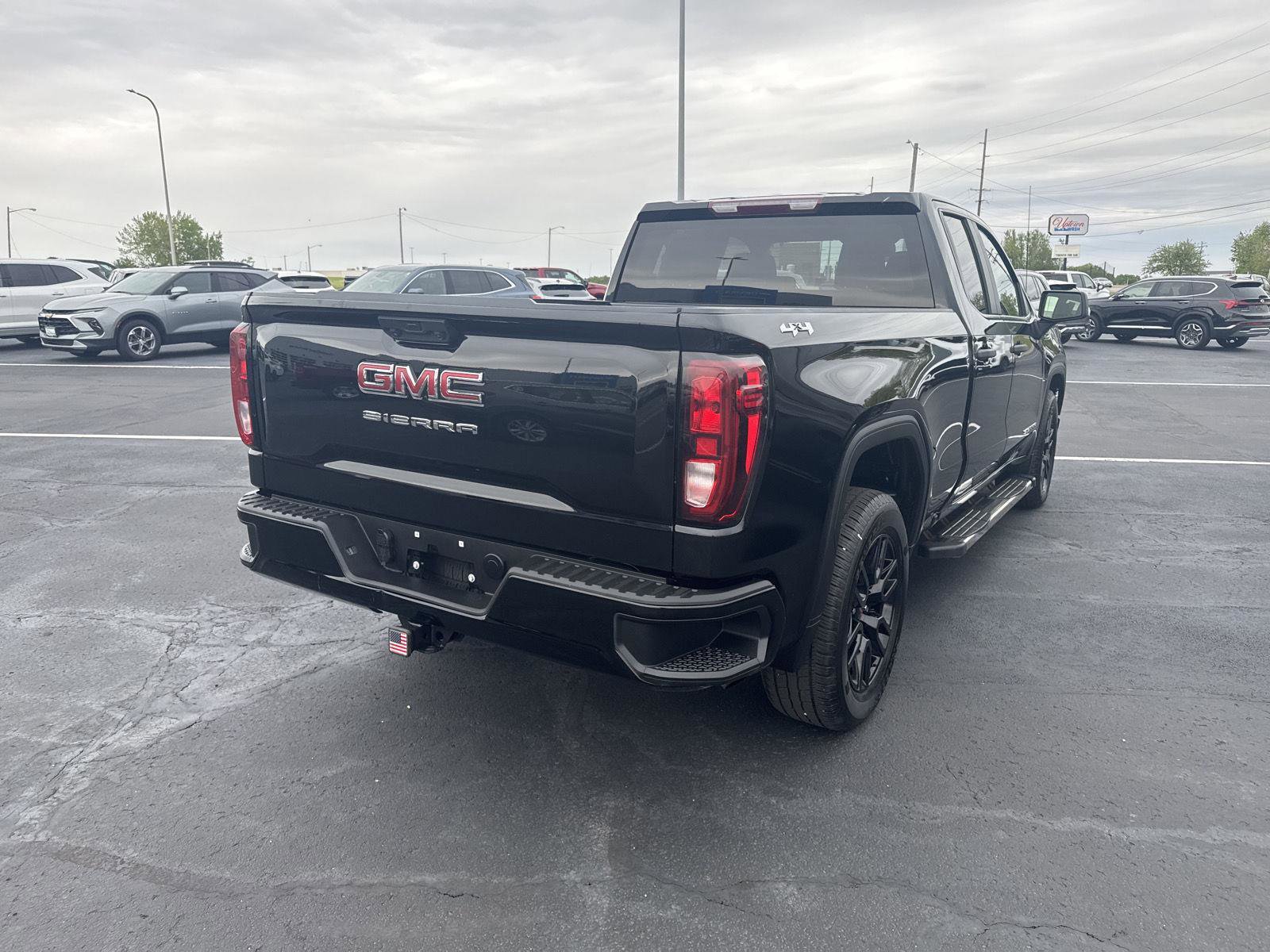Used 2023 GMC Sierra 1500 Pro w/ Graphite Edition AWD/4WD image 3