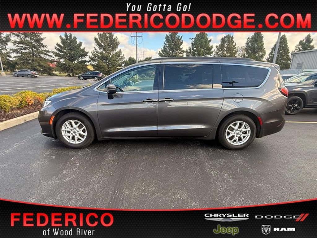 Used 2022 Chrysler Pacifica Touring-L FWD image 1