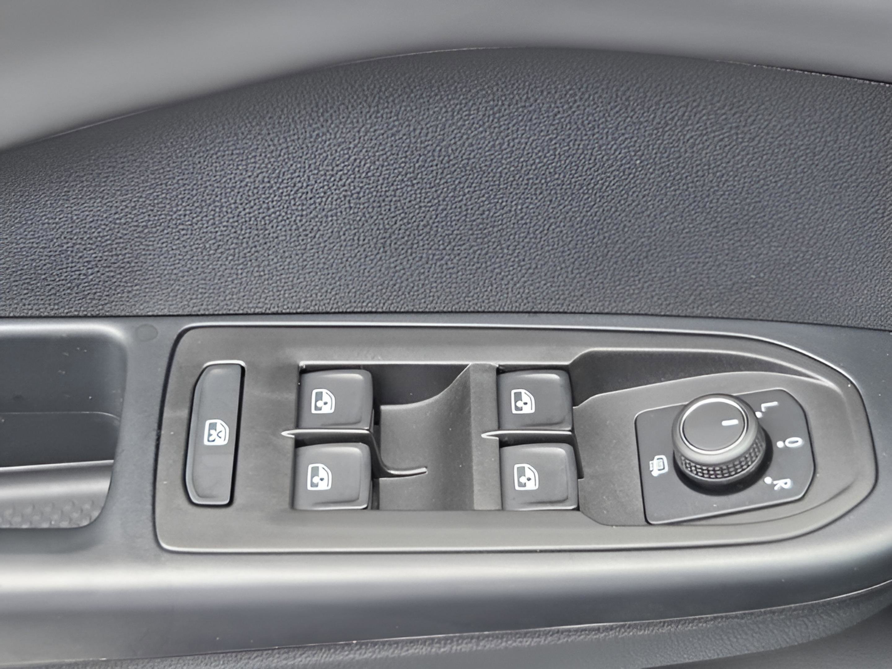 New 2026 Volkswagen Taos SE FWD image 22