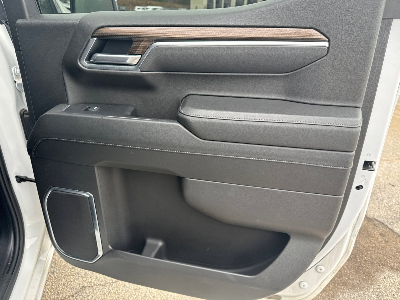 Used 2025 Chevrolet Silverado 1500 LT image 15