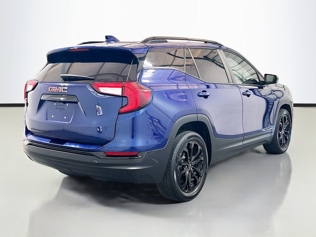 Used 2022 GMC Terrain SLE w/ Driver Convenience Package FWD image 4