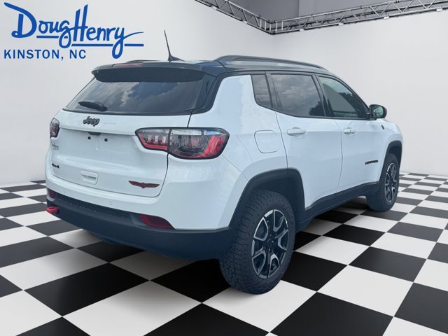 New 2026 Jeep Compass Trailhawk w/ Sun, Sound & Navigation Group AWD/4WD image 5