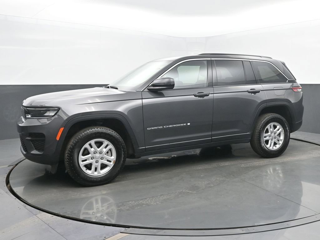 Used 2024 Jeep Grand Cherokee Laredo image 2