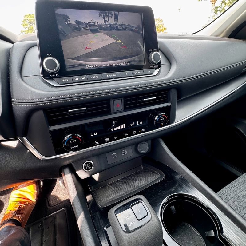 Used 2023 Nissan Rogue SV image 15
