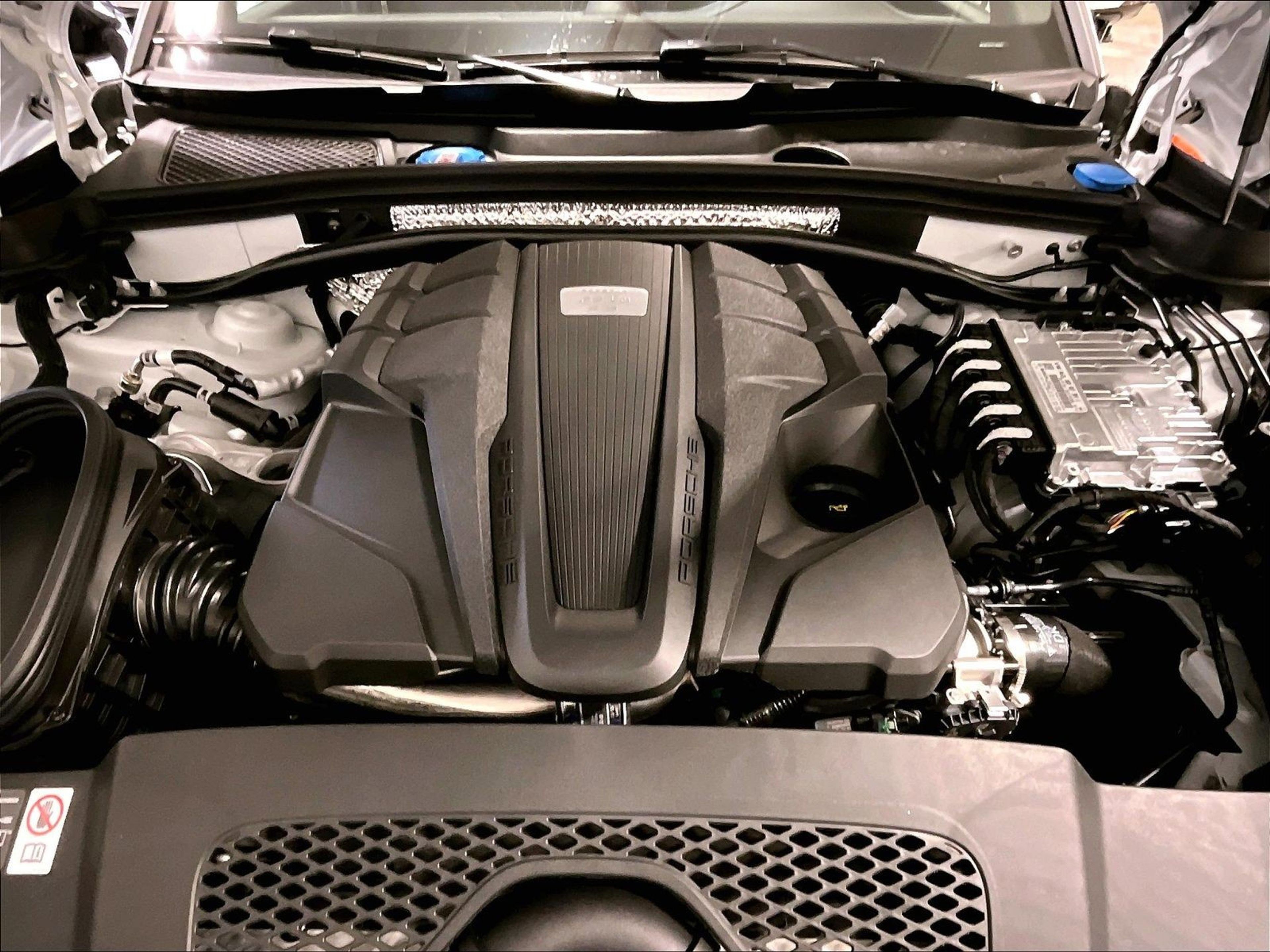 New 2026 Porsche Macan GTS image 12