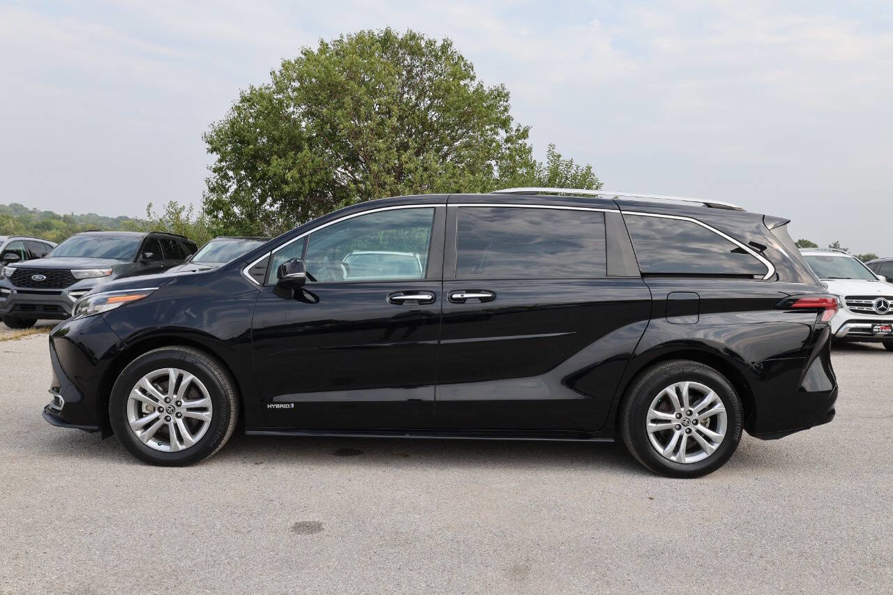 Used 2021 Toyota Sienna Platinum AWD/4WD image 8