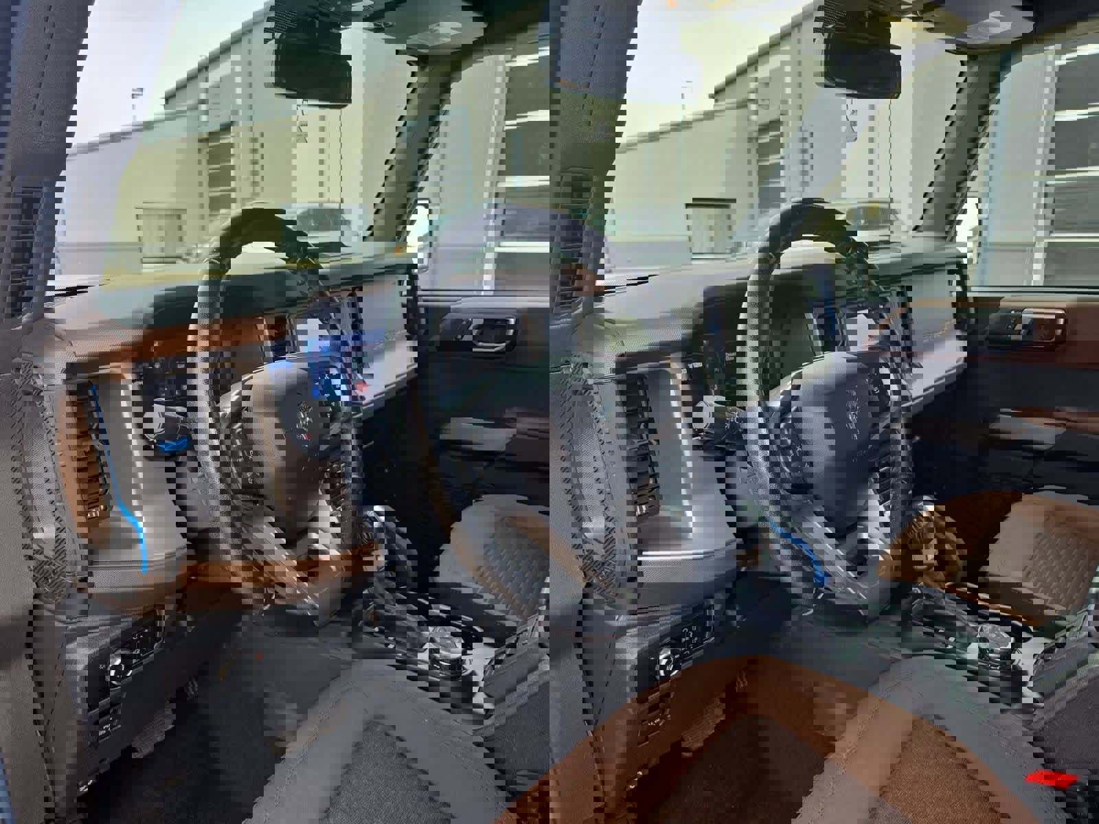 Used 2023 Ford Bronco Outer Banks image 2