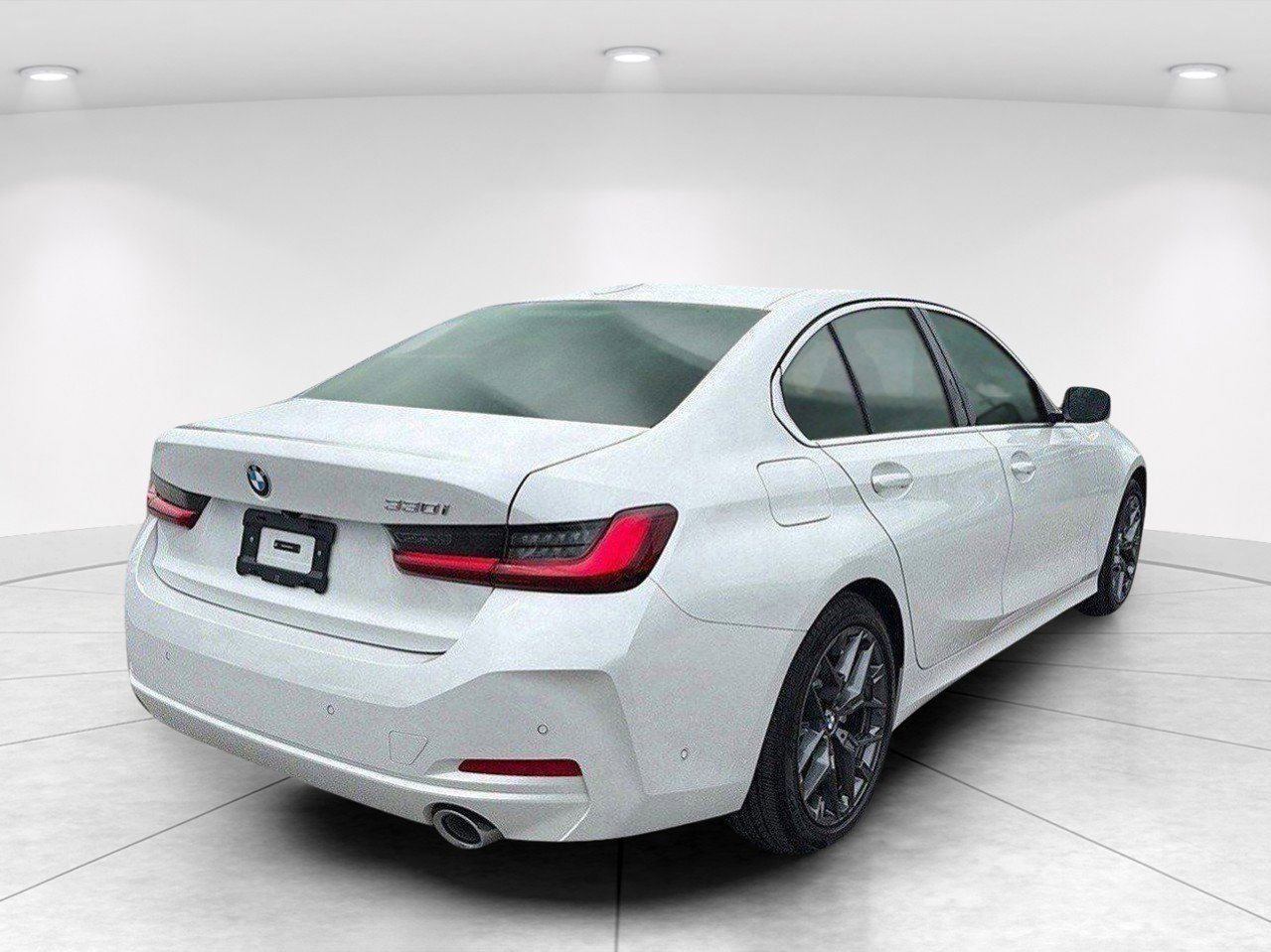 New 2025 BMW 330i Sedan w/ Convenience Package RWD image 4