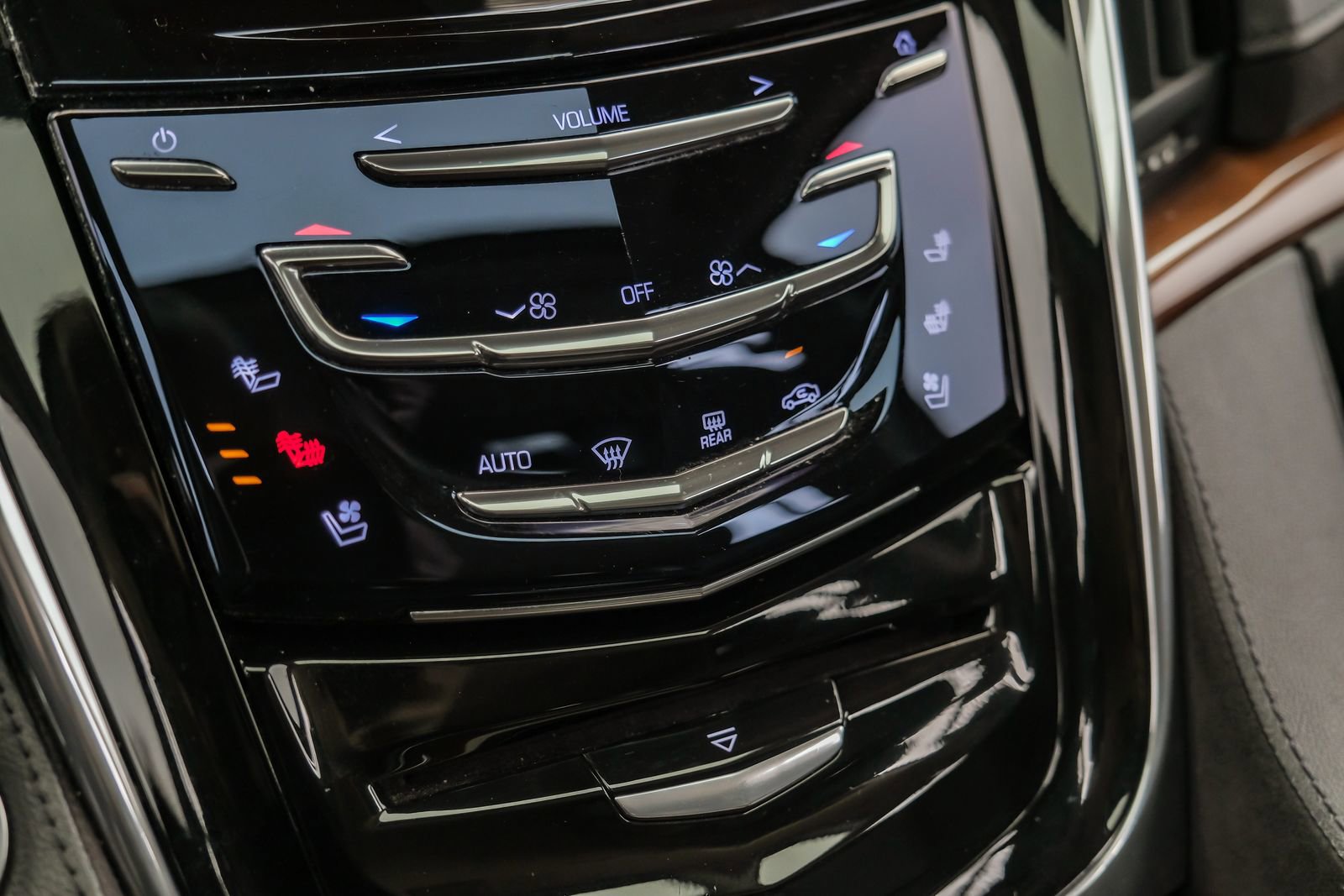 Used 2017 Cadillac Escalade ESV Luxury AWD/4WD image 29