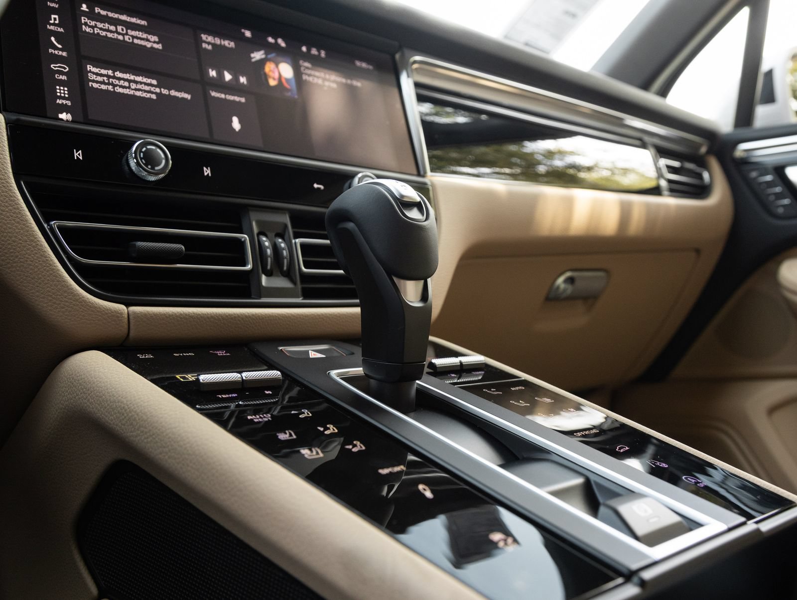 New 2026 Porsche Macan AWD/4WD image 27