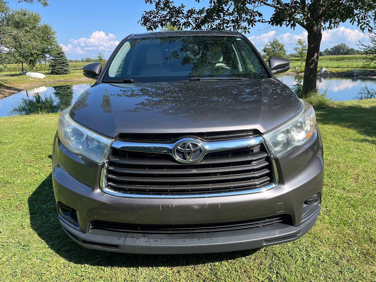 Used 2015 Toyota Highlander LE AWD/4WD image 2
