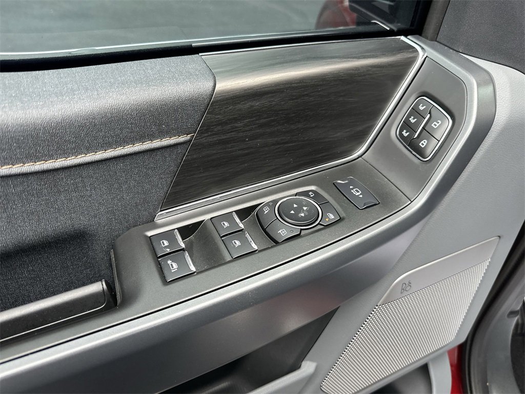 Used 2025 Ford F150 Lariat w/ Equipment Group 501A Mid image 13