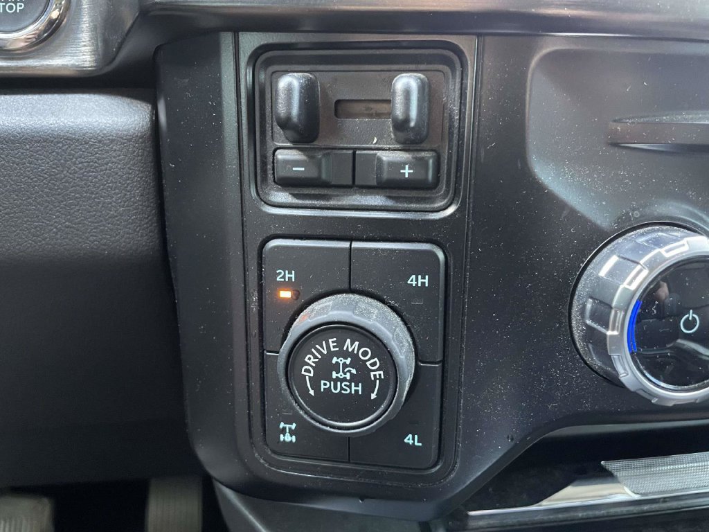Used 2023 Ford F250 Lariat w/ Tremor Off-Road Package AWD/4WD image 24